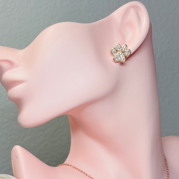 ⚜️ Gold Paw Print Earrings with Crystals - Picture 8 of 8